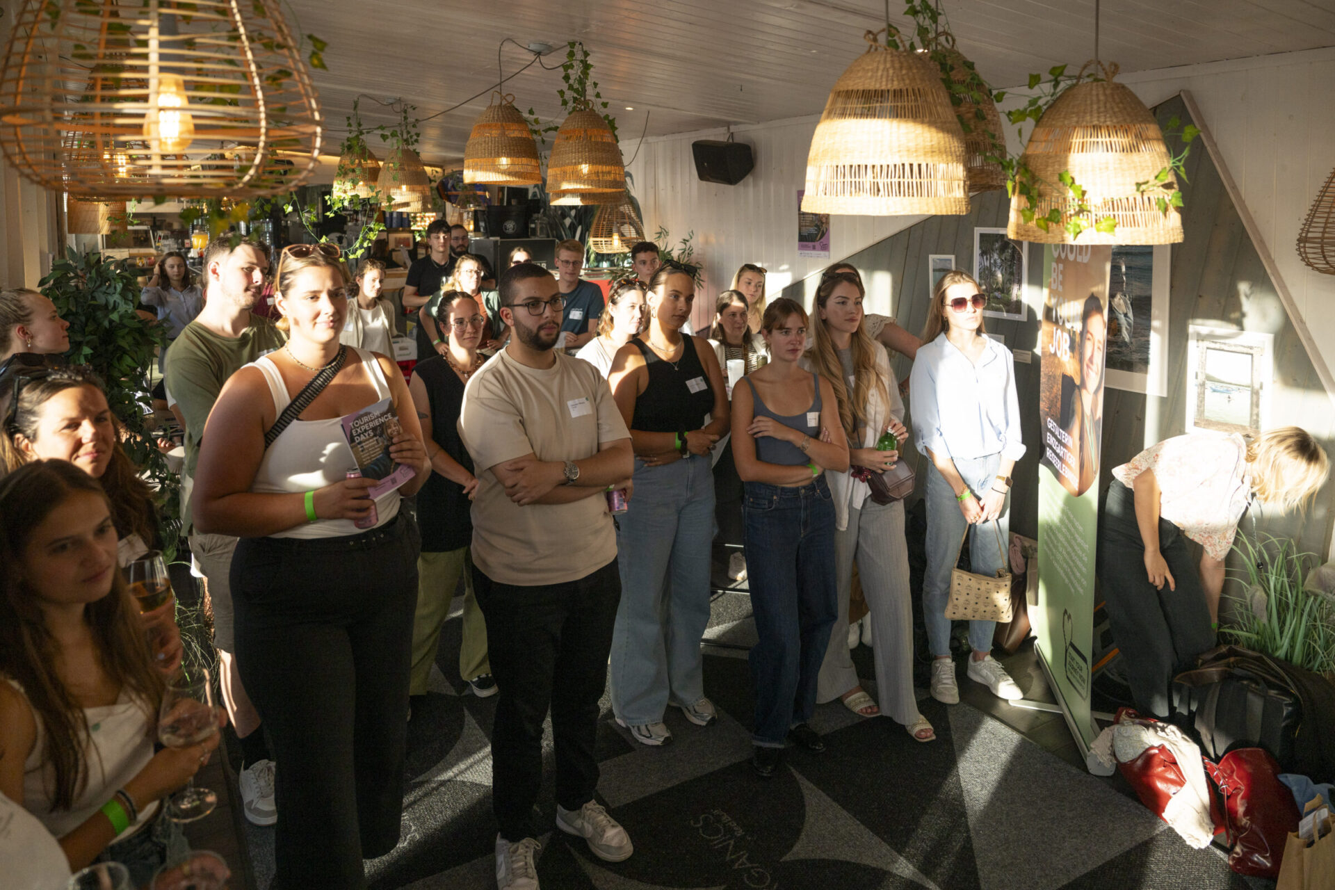 Junge Talente surfen in ihre Zukunft 24 439594 future in tourism – „surf talk im urban surf zuerich 23