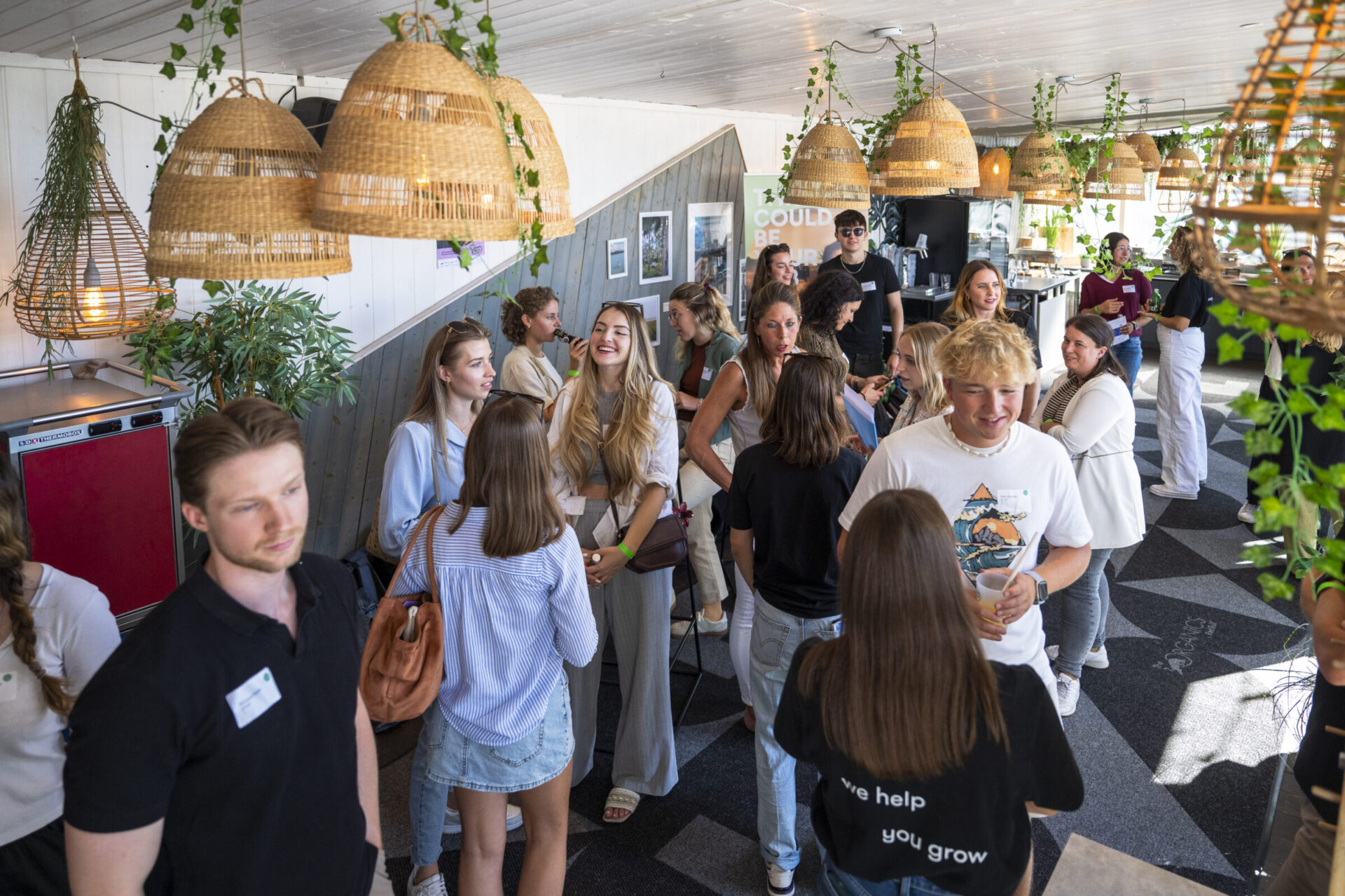 Junge Talente surfen in ihre Zukunft 15 439594 future in tourism – „surf talk im urban surf zuerich 3