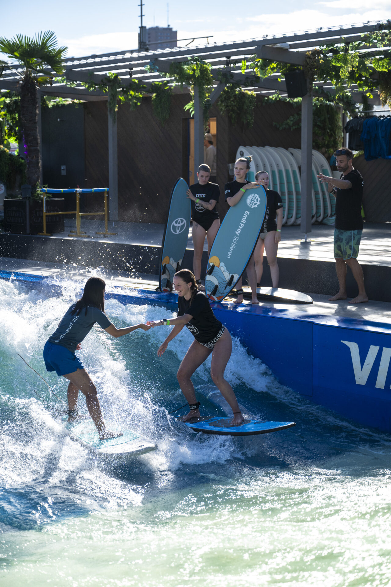 Junge Talente surfen in ihre Zukunft 11 439594 future in tourism – „surf talk im urban surf zuerich 6